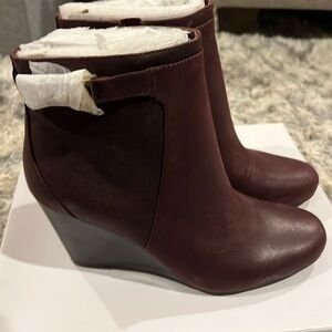 Isaac Mizrahi Dark brown leather 8 1/2